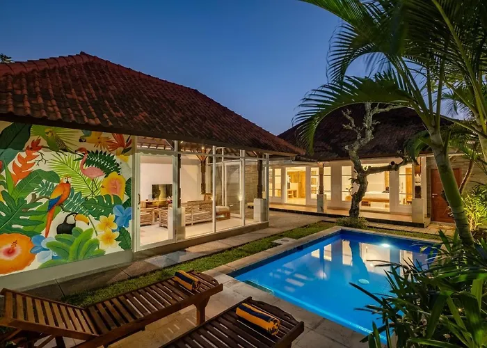 Family With Private Pool And Enclosed Livingroom In Villa