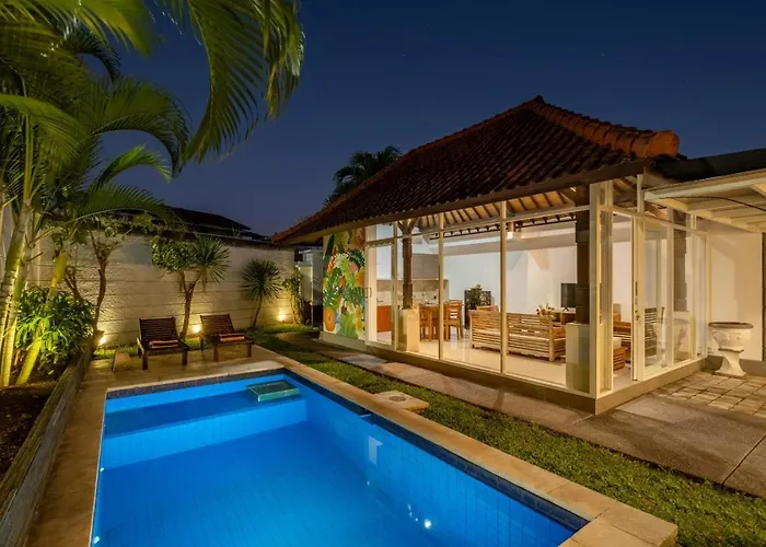 Family With Private Pool And Enclosed Livingroom In * Seminyak (Bali)