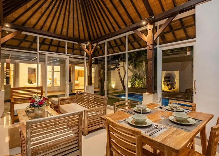 Family With Private Pool And Enclosed Livingroom In Seminyak (Bali)
