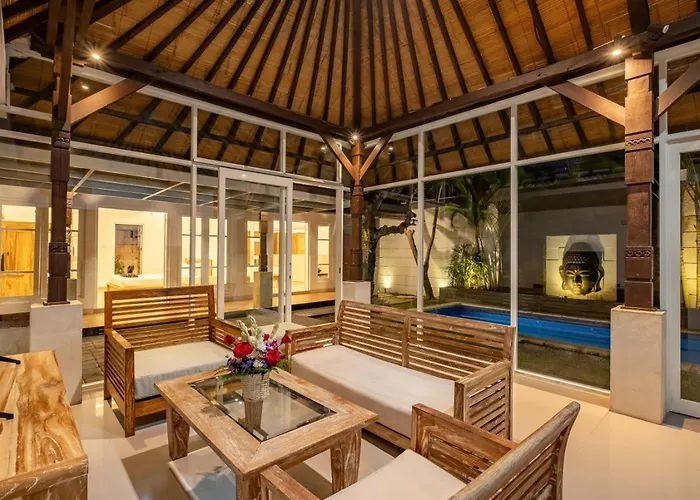 Family With Private Pool And Enclosed Livingroom In