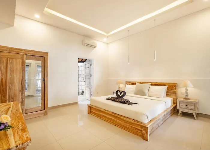 Family With Private Pool And Enclosed Livingroom In Villa Seminyak (Bali)