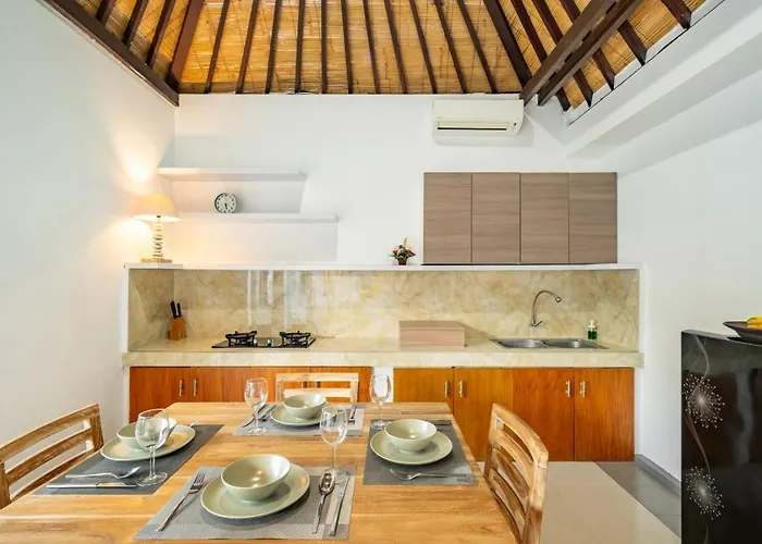 Family With Private Pool And Enclosed Livingroom In Villa *