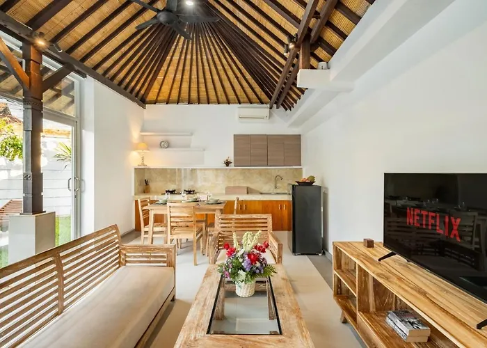 Family With Private Pool And Enclosed Livingroom In