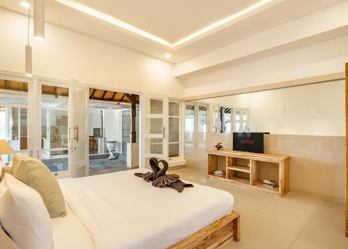 Family With Private Pool And Enclosed Livingroom In * Seminyak (Bali)