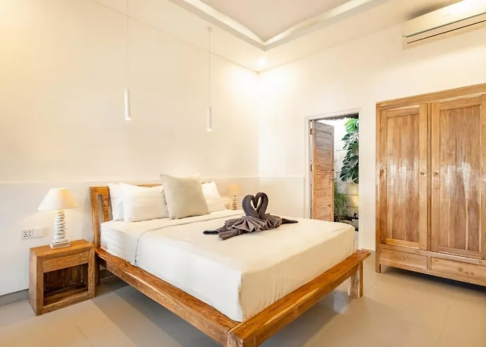 Family With Private Pool And Enclosed Livingroom In Seminyak (Bali)